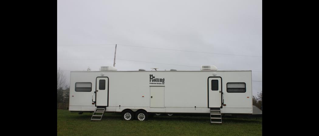 Spacious Two-Roomer Actor Trailers
