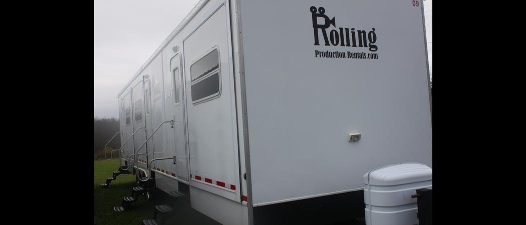 Three-Roomer Actor Trailer With Fireplaces & Flatscreens